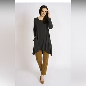 Code vitesse NWT London pocket tunic black lagenlook sympli layered mature